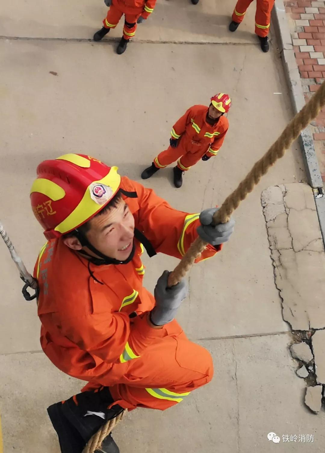冰球淘汰赛，塞外闪电队与辽东玄武队强势反弹，体能对抗拉满！重拾自信的夜晚的简单介绍-kaiyun(中国)官方网站