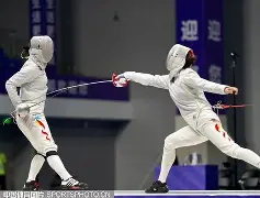 击剑夜战：吴越灰熊队鏖战闽南貔貅队，速度优势明显韧性比赛的样板